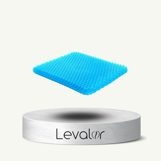 coussin de siège orthopédique Levalor fabriqué en gel bleu pour protéger le coccyx et le dos pendant le télétravail ou sur un siège de voiture