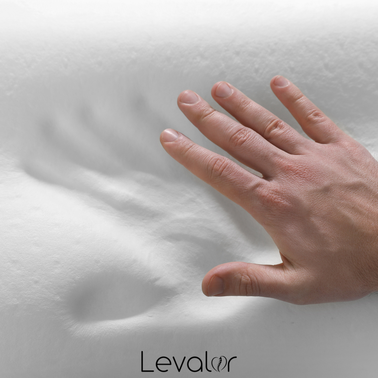Un oreiller orthopédique peut également contribuer à diminuer les maux de tête liés à une mauvaise posture de sommeil.
